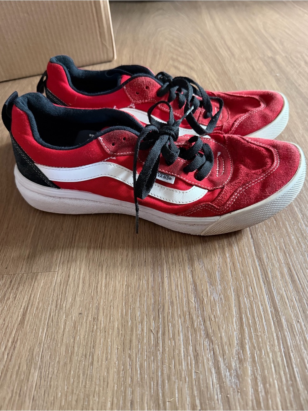 Vans Red Black White Low Top Sneakers Men’s 10 Women’s 11.5 Canvas Suede